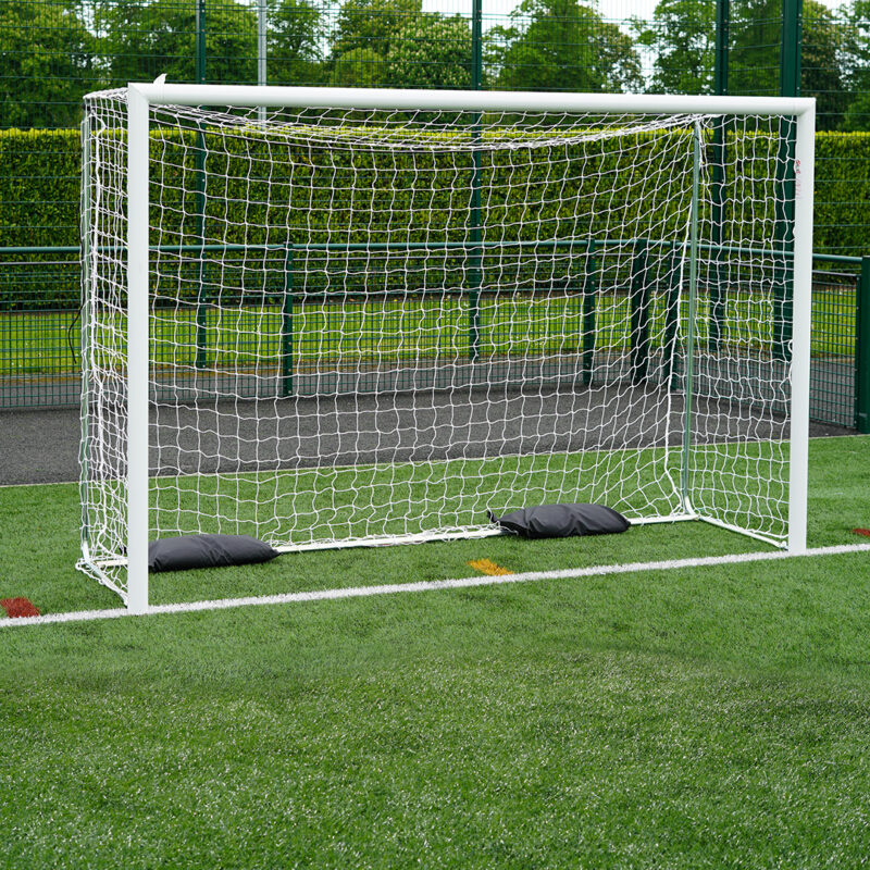 But de mini-football en acier