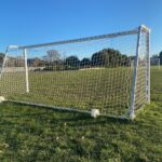 But de football en aluminium
